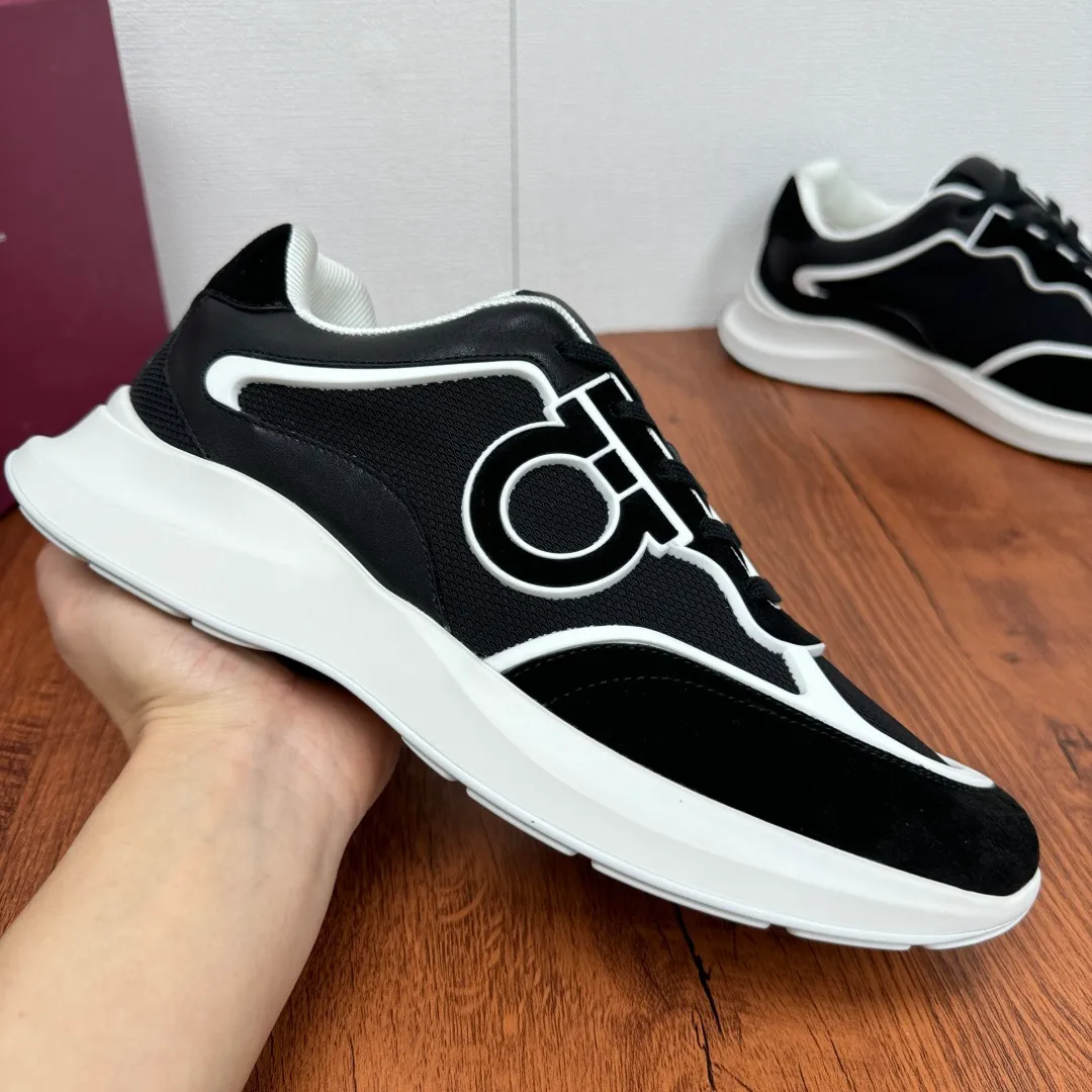 [Ferragamo] Top P: 720💰 Size: 39~44 (38 45 custom-made, non-returnable) Ferragam/Ferragamo Cancini buckle men's low-top casual shoes Spring and summer official website synchronized new thick-soled versatile sports shoes for men This urban-style casual shoe boldly combines a variety of fabrics, cleverly using high-tech mesh fabrics and smooth leather to create a unique high-end look, with side dropouts Cancini buckle, padded collar and tongue, and eye-catching lightweight rubber sole make the design even more sophisticated! The perfect blend of style and comfort. , the shoe body is outlined with exquisite lines, embellished with iconic elements, and equipped with comfortable sole technology to boost your pace. Whether you are walking on the street or exercising, you can show your extraordinary charm. .